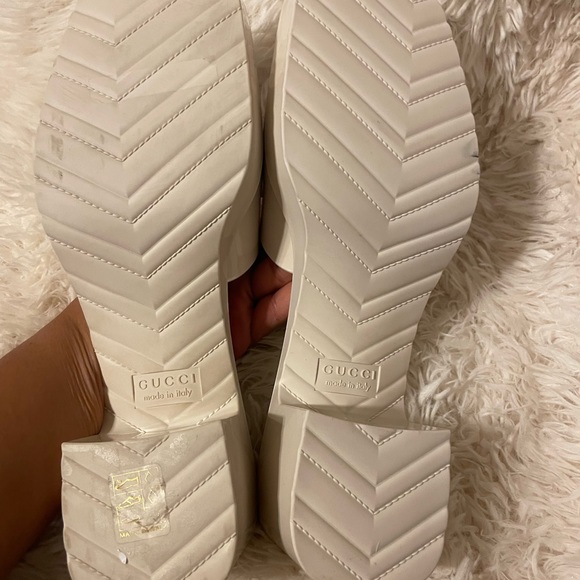 Gucci Rubber Logo Platform Slide Sandal - Picture 6 of 6